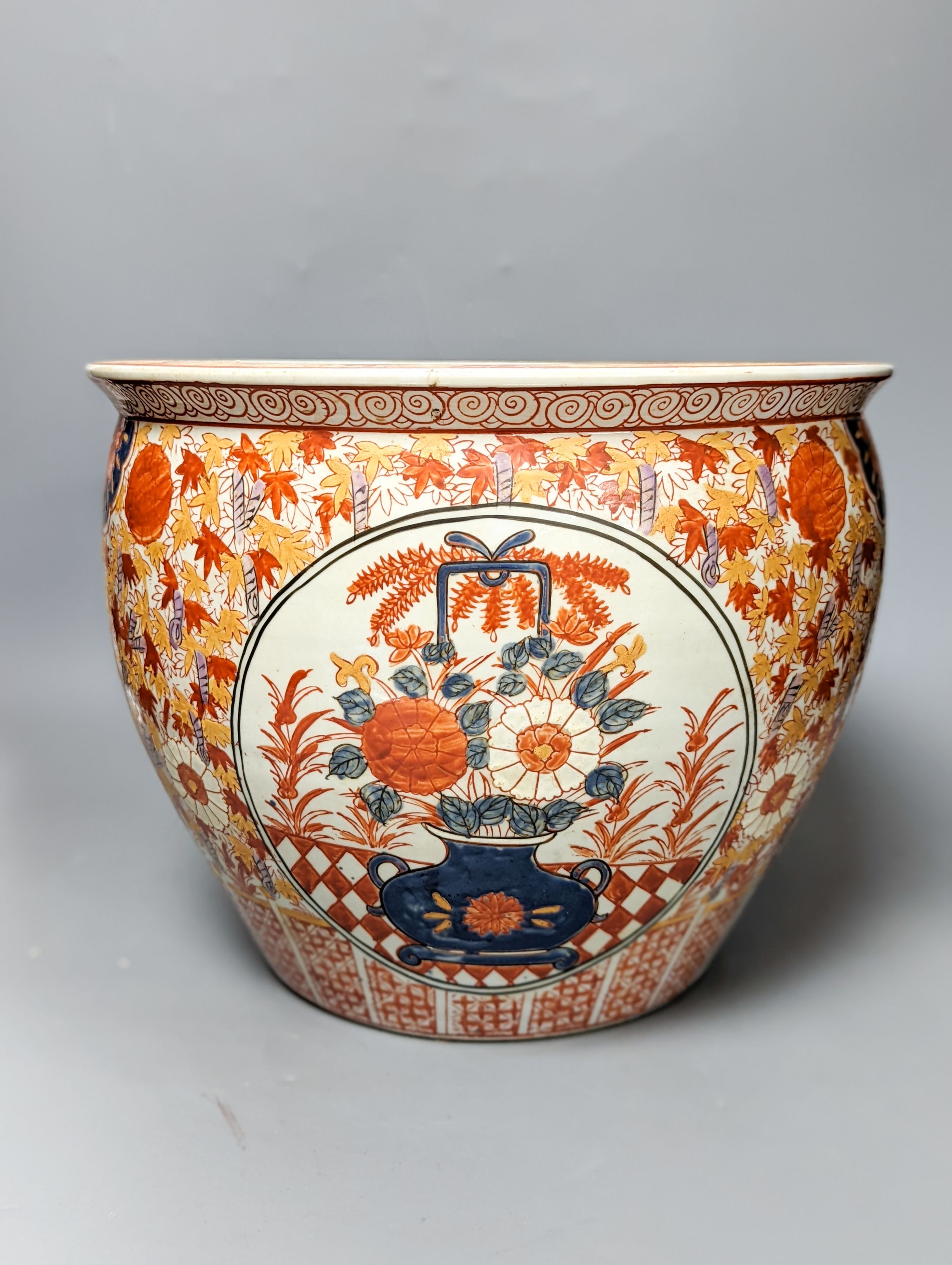 A pair of Chinese Imari pattern goldfish bowls 32cm diameter